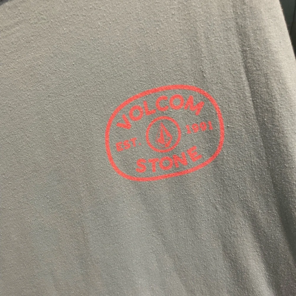 Volcom Men's T-Shirt - Picture 2 of 4